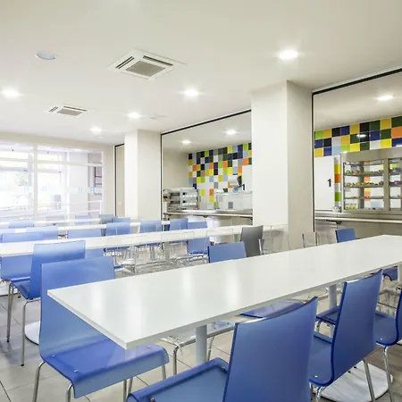 Residencia Universitaria Resa La Concepcion אכסניה