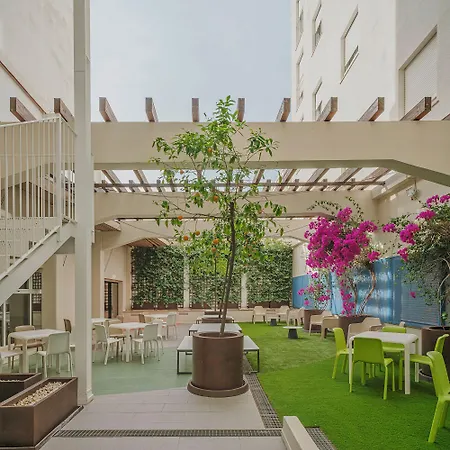 Residencia Universitaria Resa La Concepcion אכסניה ולנסיה