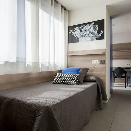 Colegio Mayor Resa La Concepcion بيت شباب *